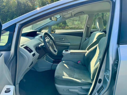 2014 Toyota Prius v Two