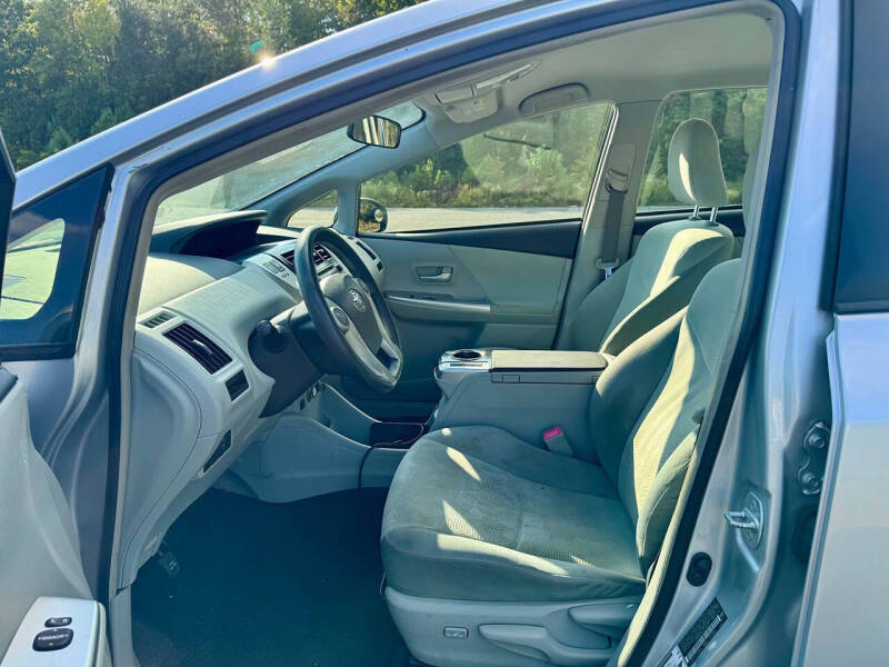 2014 Toyota Prius v Two