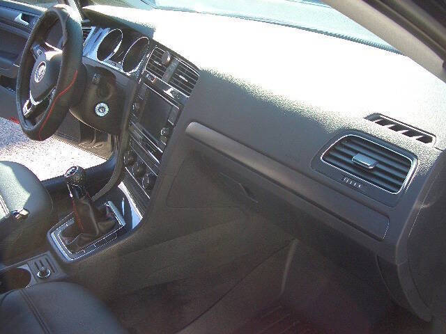 2019 Volkswagen Golf SE