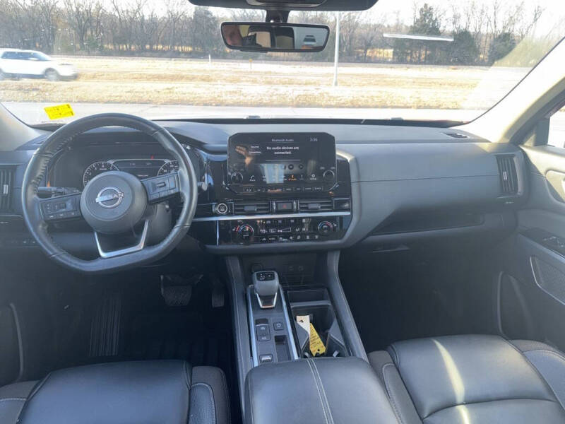 2023 Nissan Pathfinder SL