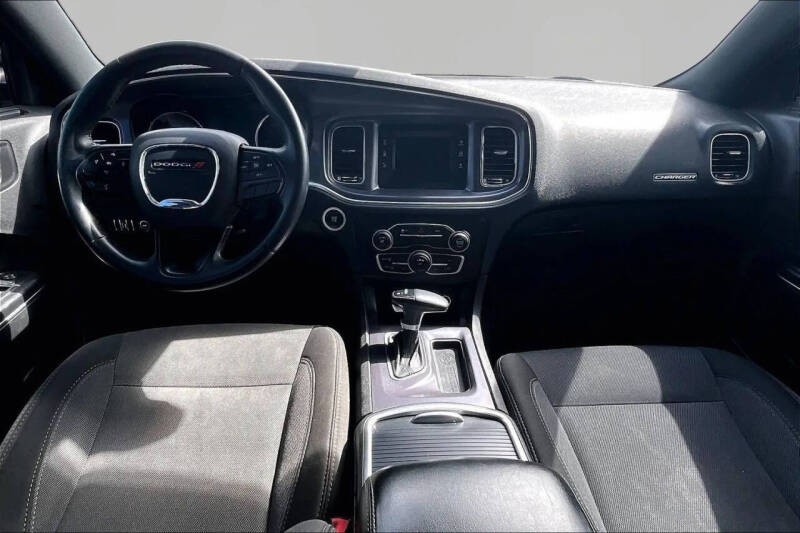 2016 Dodge Charger SE