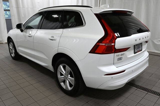 2022 Volvo XC60 B5 Momentum
