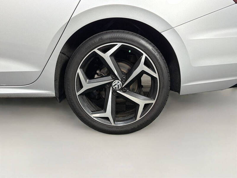2021 Volkswagen Passat R-Line