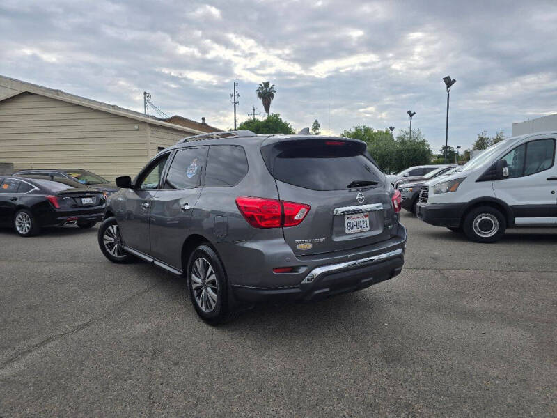 2020 Nissan Pathfinder SV