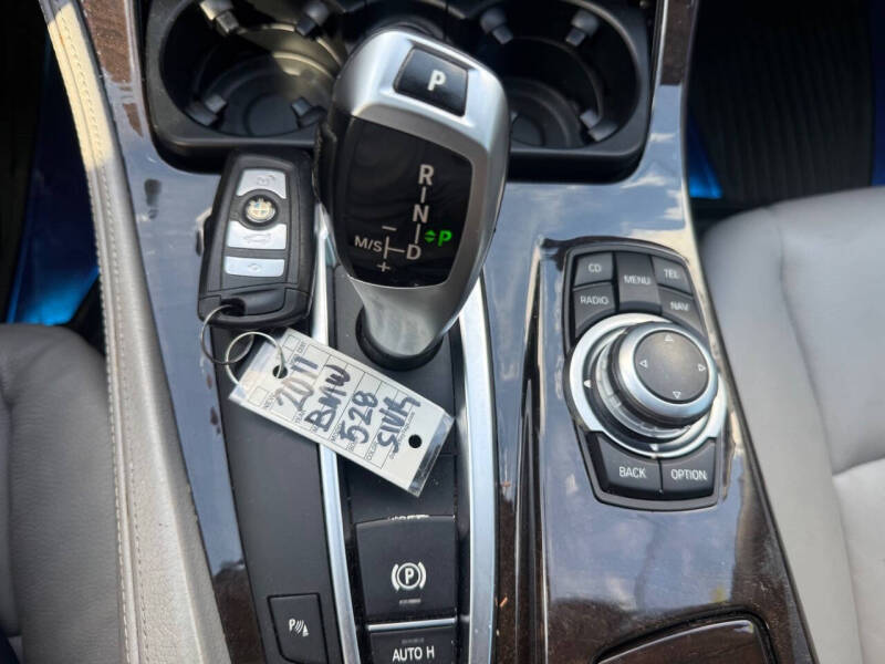 2011 BMW 5 Series 528i