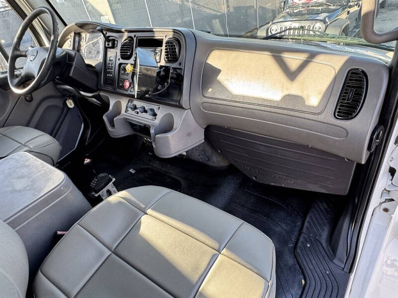 2015 Freightliner M2 106