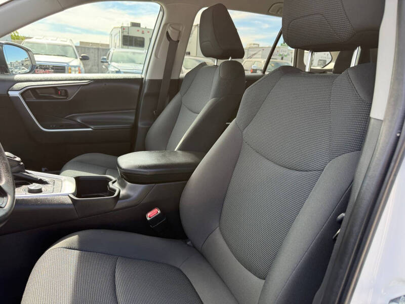 2024 Toyota RAV4 Hybrid LE