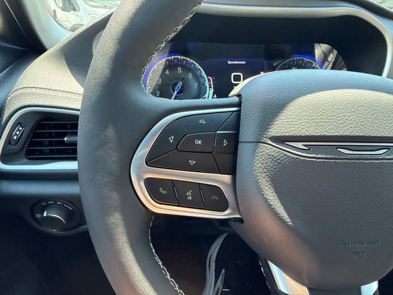 2027 Chrysler Pacifica Select