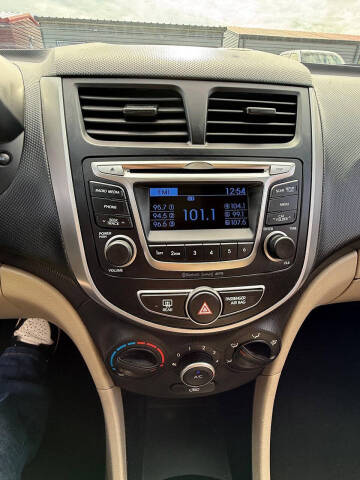 2016 Hyundai Accent SE