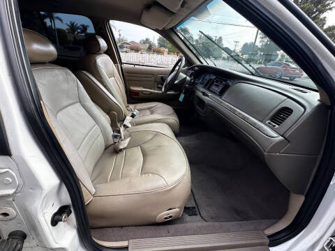 2000 Ford Crown Victoria LX