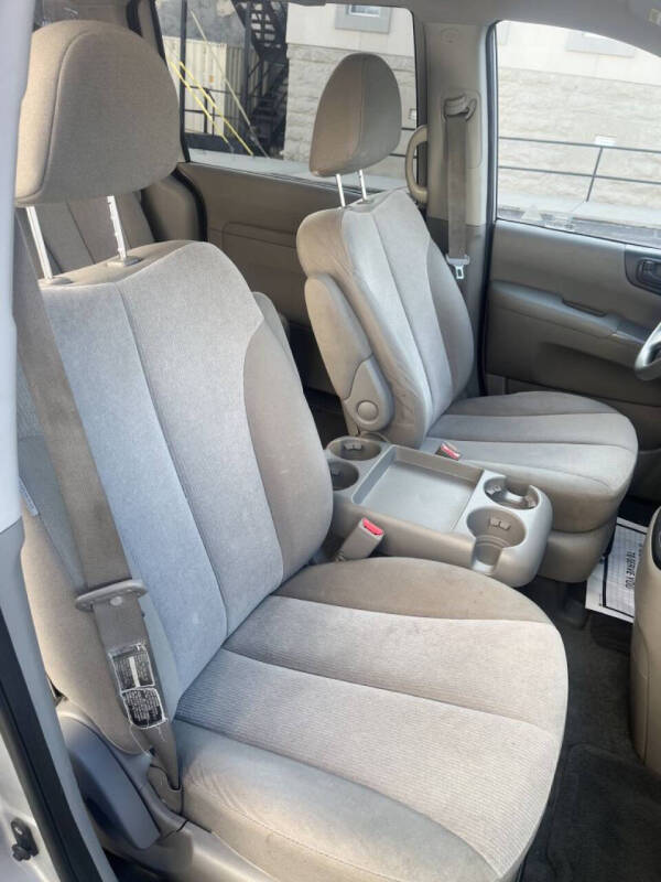 2012 Kia Sedona LX