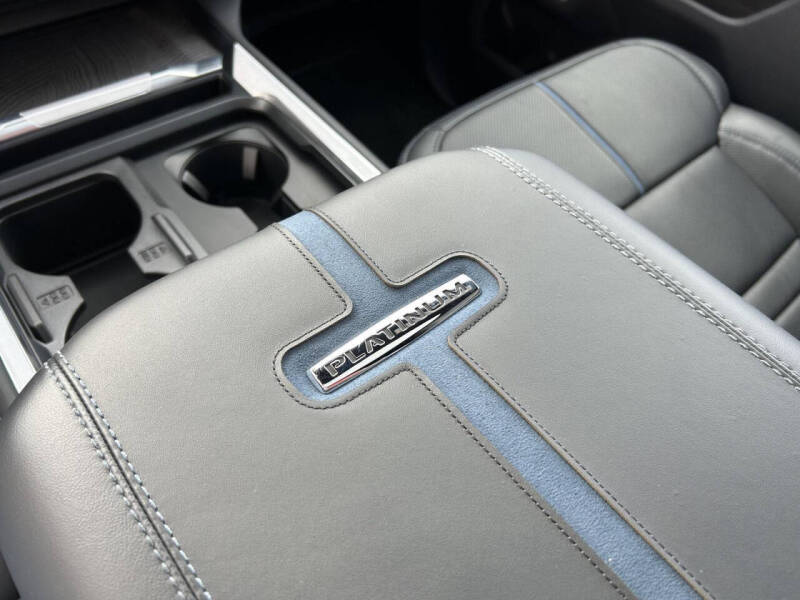 2025 Ford F-450 Super Duty Platinum