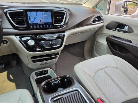 2017 Chrysler Pacifica Touring-L Plus