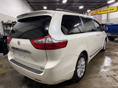 2017 Toyota Sienna Limited Premium 7-Passenger