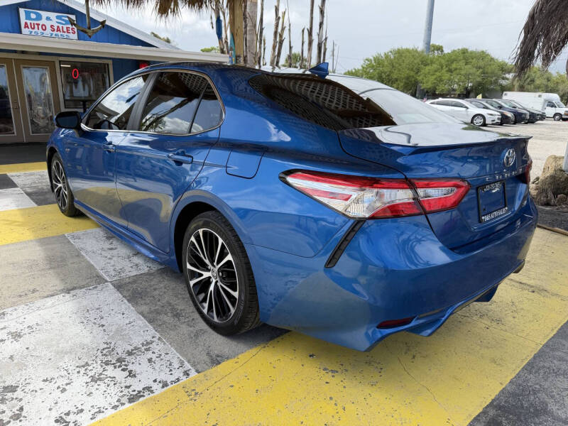2020 Toyota Camry SE
