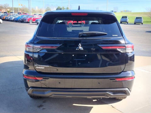 2026 Mitsubishi Outlander ES