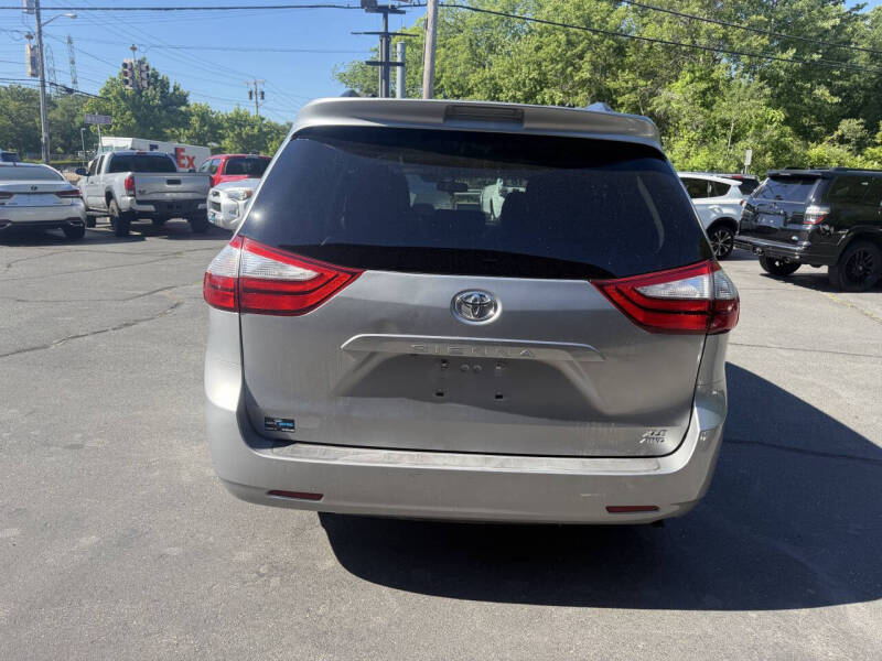 2016 Toyota Sienna XLE 7-Passenger