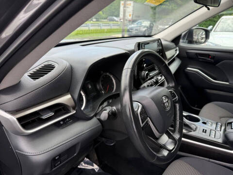 2022 Toyota Highlander LE