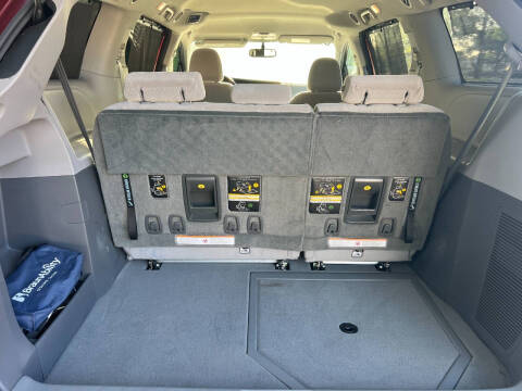 2017 Toyota Sienna LE 7-Passenger Auto Access Seat