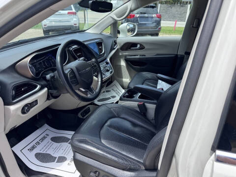 2017 Chrysler Pacifica Touring-L Plus