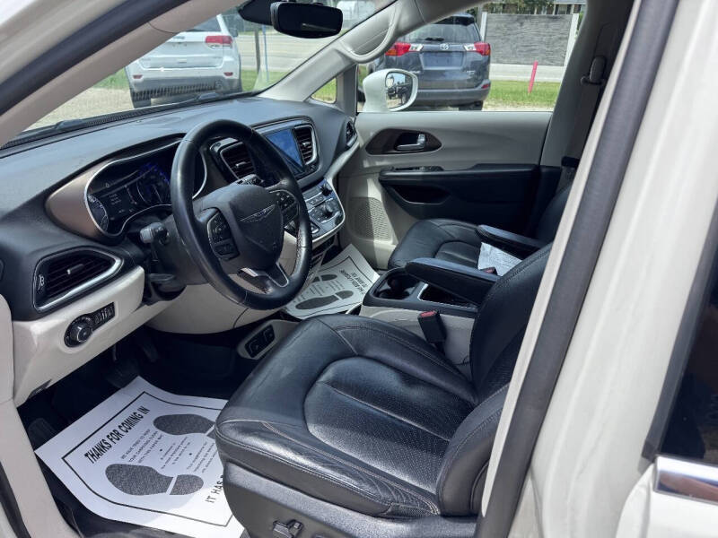 2017 Chrysler Pacifica Touring-L Plus