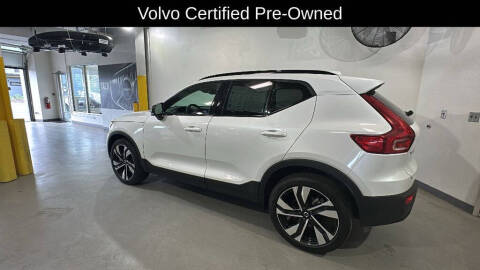 2024 Volvo XC40 B5 Plus Dark Theme