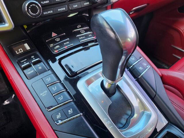 2017 Porsche Cayenne Platinum Edition