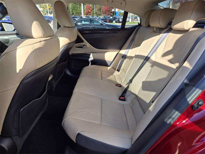 2020 Lexus ES 300h Ultra Luxury