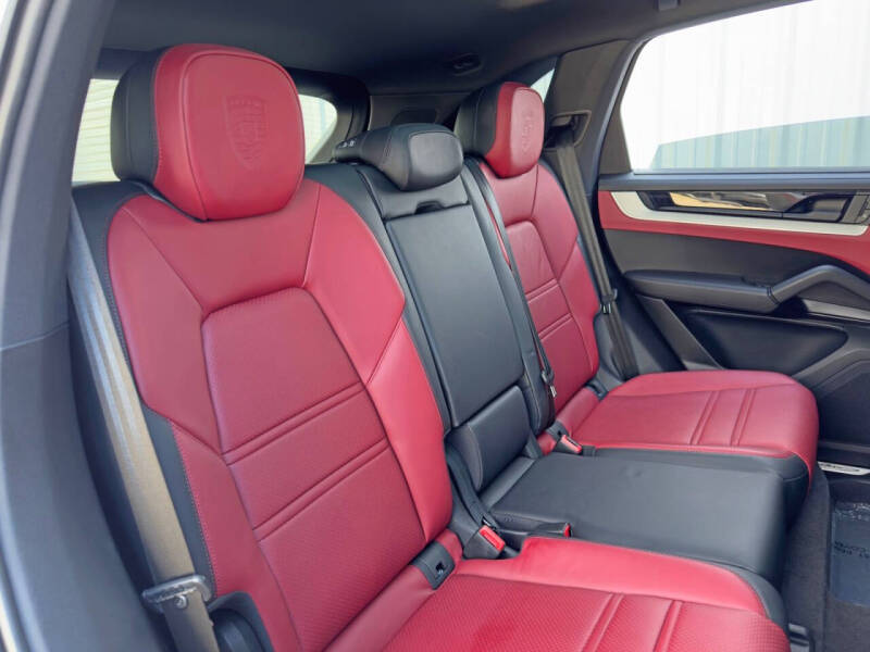 2024 Porsche Cayenne