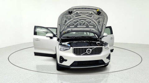 2025 Volvo XC40 B5 Plus Bright Theme
