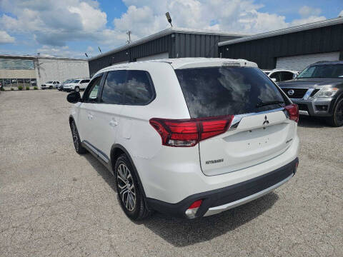 2016 Mitsubishi Outlander ES