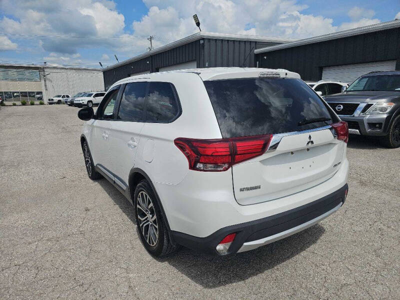 2016 Mitsubishi Outlander ES