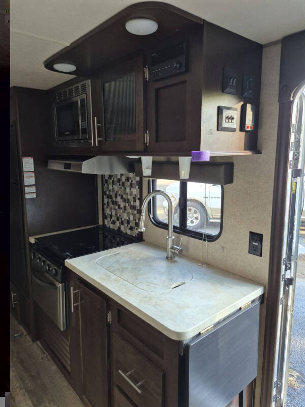 2018 Cherokee Grey Wolf