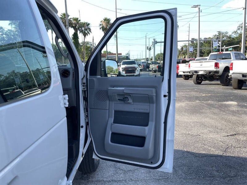2009 Ford E-Series E-350 SD XLT