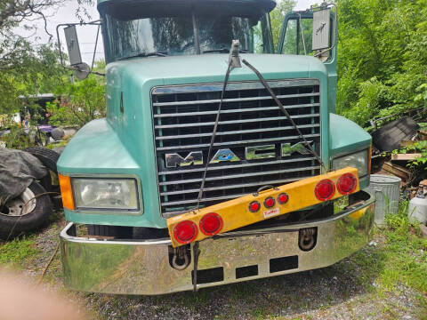 1999 Mack CH613