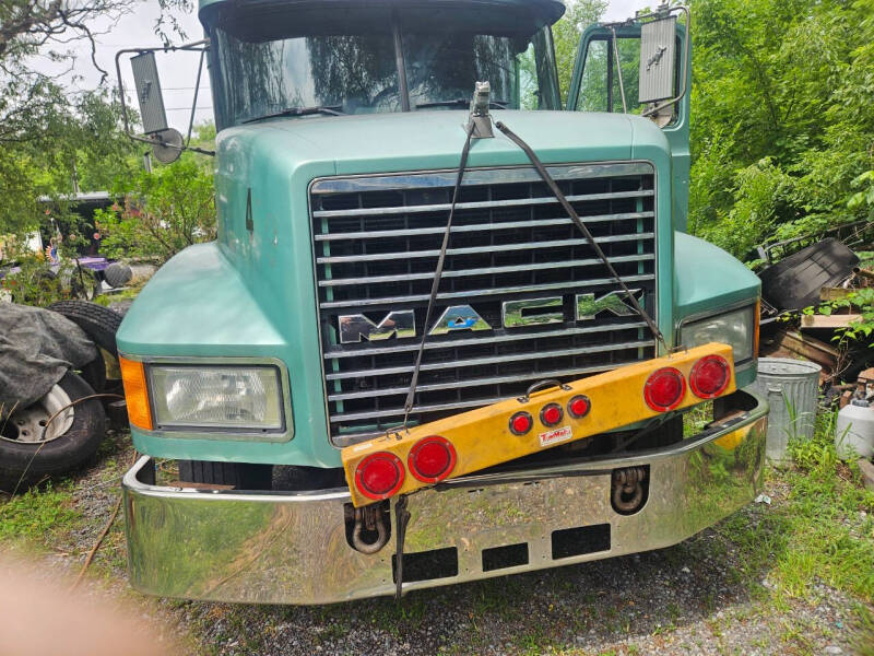 1999 Mack CH613
