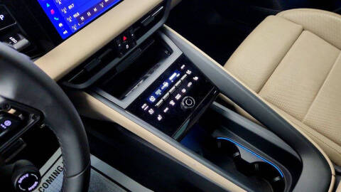 2025 Porsche Macan 4S Electric