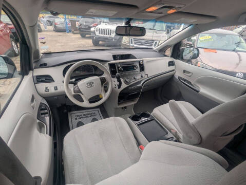 2011 Toyota Sienna LE 8-Passenger