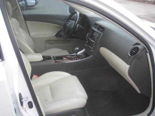 2010 Lexus IS 250 photo 19