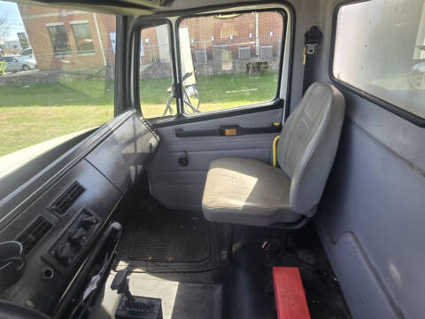 2000 Freightliner FL60