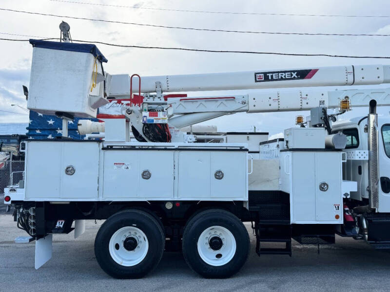 2017 Freightliner M2 106