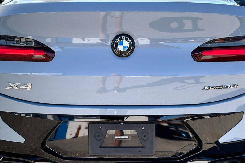 2023 BMW X4 xDrive30i