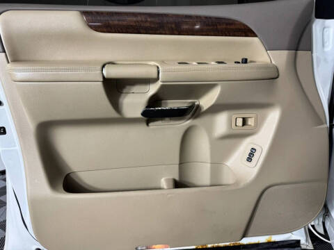 2013 Nissan Armada Platinum