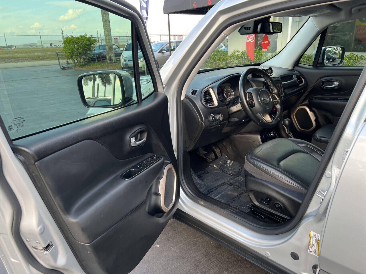 2017 Jeep Renegade  - $17,900