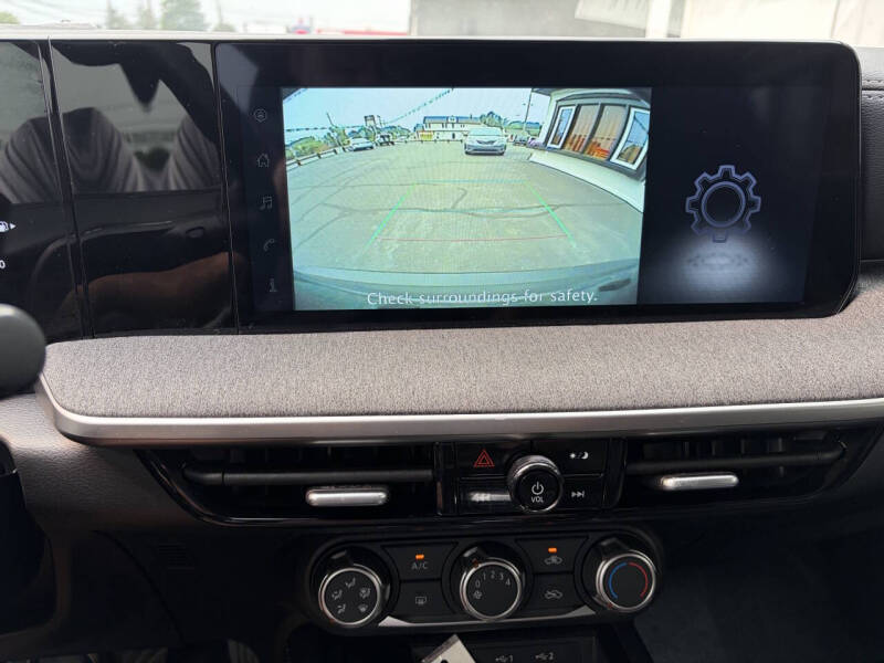 2025 Nissan Kicks SV