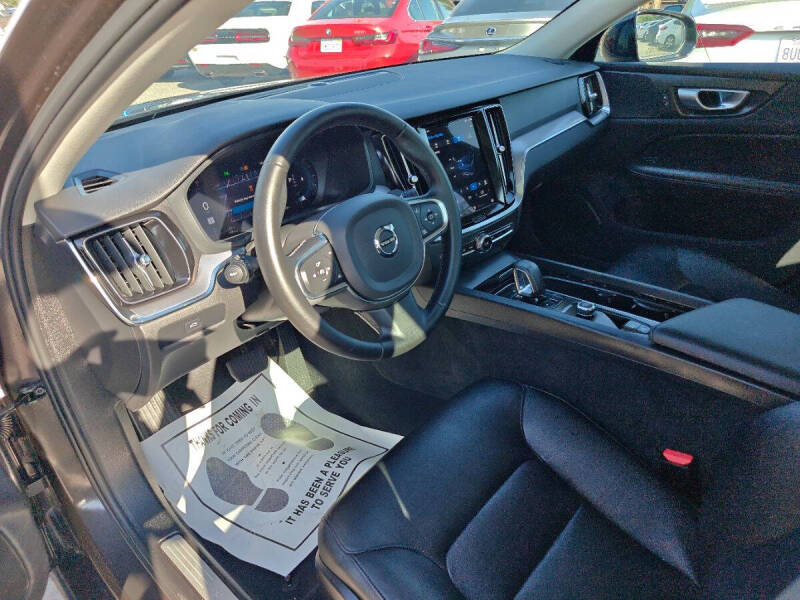 2024 Volvo S60 B5 Core Dark Theme