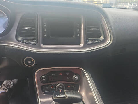 2017 Dodge Challenger SXT