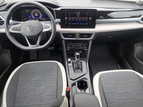 2025 Volkswagen Taos SE