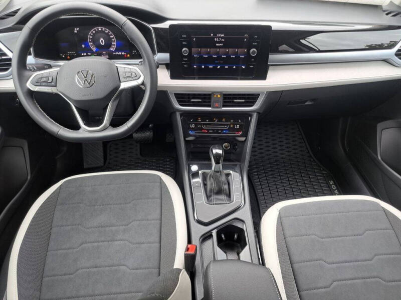 2025 Volkswagen Taos SE