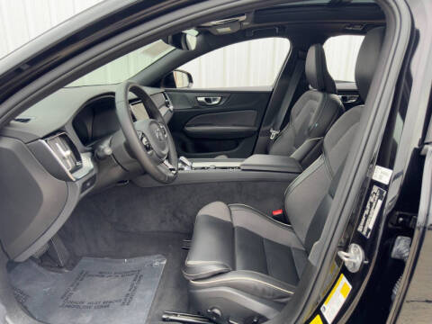 2024 Volvo S60 B5 Plus Black Edition